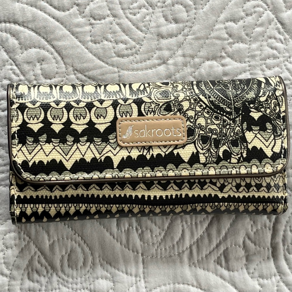 SAKROOTS NWOT Trifold Wallet - Picture 13 of 15